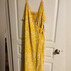 Nine West Yellow and White Floral  Wrap Midi Dress New with tags.